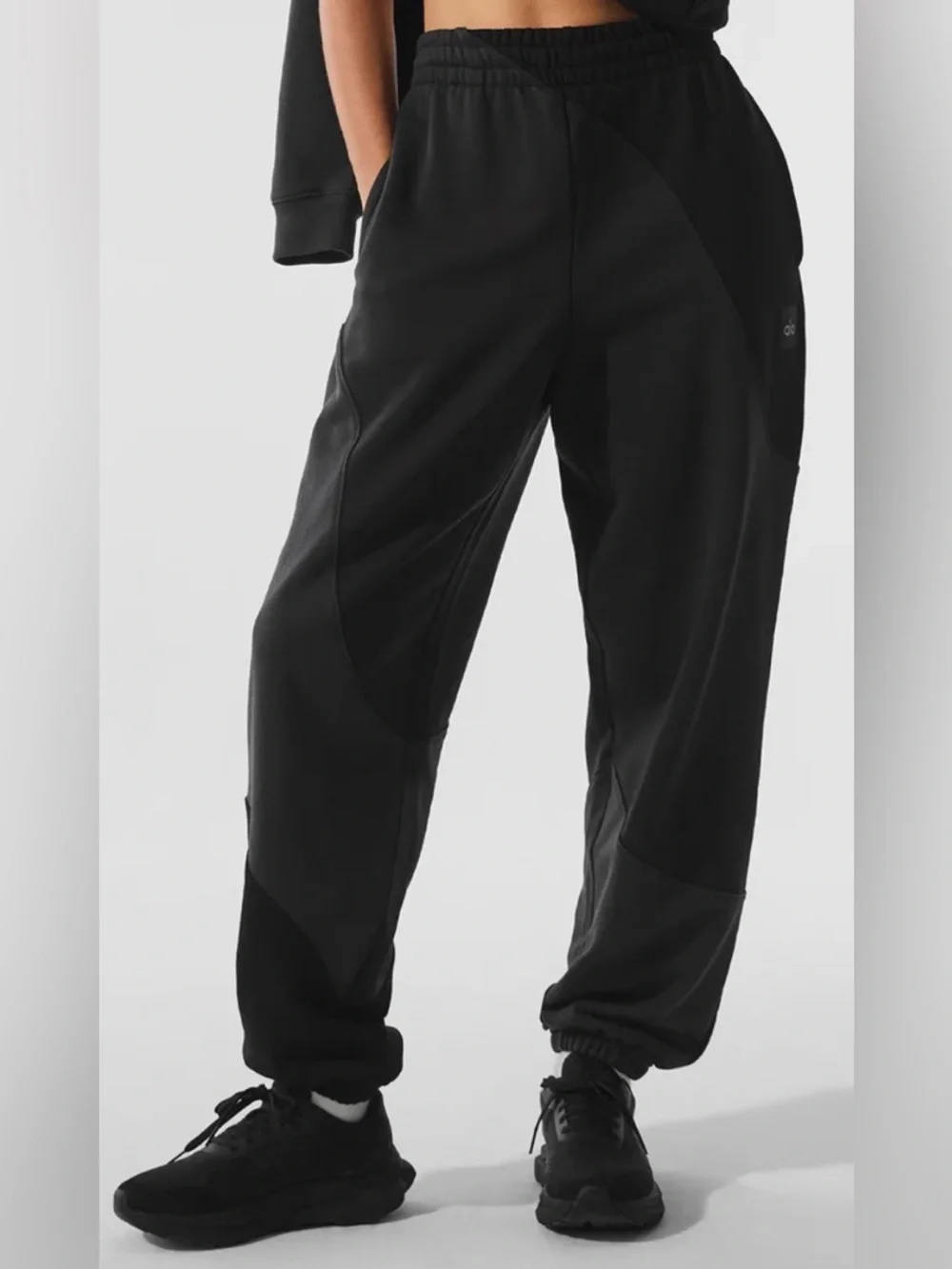 Alo NWOT Make Waves Sweatpants Vintage Black Tonal zipper pockets Size S